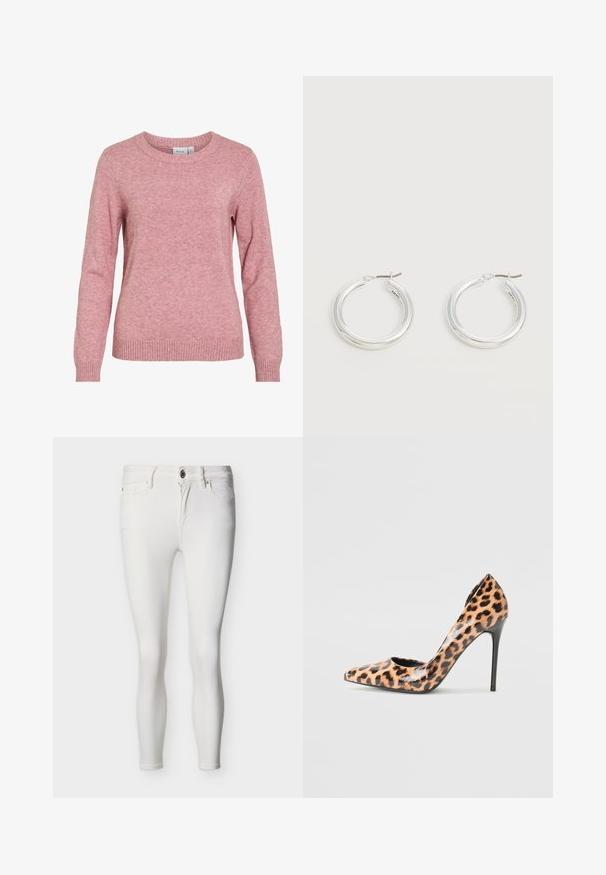 Pull en maille rose doux à manches longues, col rond et poignets et ourlet côtelés, étiqueté avec la marque "VILA" à l'intérieur du col.; Jean blanc slim fit avec fermeture à boutons et fermeture éclair, poches avant et passants pour ceinture, présenté sur un fond neutre.; Chaussure à talon haut en imprimé léopard avec un bout pointu, une finition brillante et un talon aiguille. Présente une texture lisse et un design à dos ouvert.; Paire de boucles d'oreilles créoles moyennes argentées brillantes avec de fines attaches métalliques sur un fond clair et neutre.