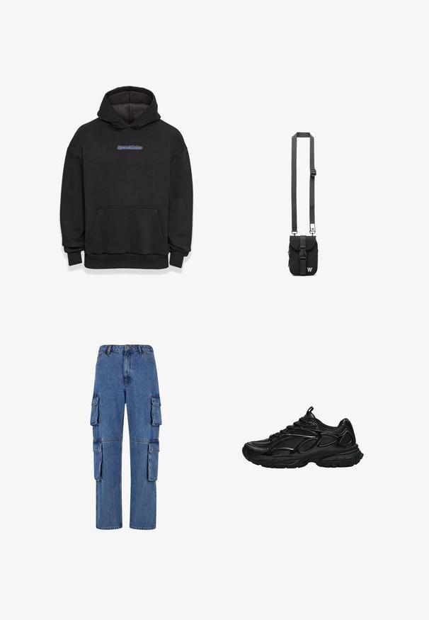 Schwarzer Kapuzenpullover aus einem Baumwollmischgewebe. Verfügt über eine vordere Tasche und ein Logo in Blau und Rot. Gerippte Bündchen und Saum.; Blaue Denim-Cargo-Hosen mit weitem Bein, vier großen seitlichen Taschen und kontrastierenden Nähten. Die Textur ist glatt mit einer verwaschenen Optik.; Schwarzer Sportschuh mit Mesh- und synthetischem Obermaterial, dicker gepolsterter Sohle und Schnürverschluss, seitlich auf weißem Hintergrund gezeigt.; Schwarze Stoff-Crossbody-Tasche mit verstellbarem Riemen, Klappe vorne und Reißverschlusstasche. Mit gebrandeten Beschlägen und kompaktem rechteckigem Design.