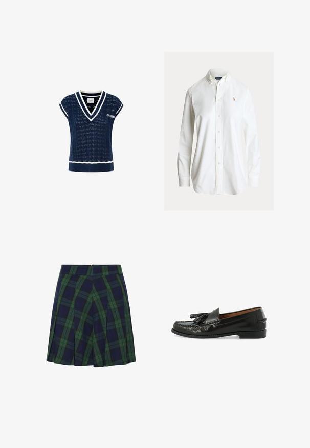 Marineblå strikket trøje med V-hals, korte ærmer, hvid kantebånd, mønsterstruktur og "PEPE JEANS" logo på forsiden.; Hvid skjorte med lange ærmer med knapper og knaplukket krave samt lille broderet polo-spiller logo på venstre bryst.; Mørkeblå og grøn plisseret nederdel med tartanmønster og lynlåslukning bagpå.; Sort læder mokasins med kvaster, syet moc-tå og lav hæl, vist fra siden på hvid baggrund.