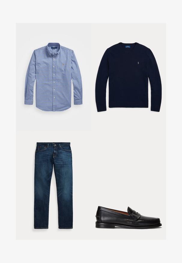 Tmavomodrý pulóver s dlhým rukávom a okrúhlym výstrihom, s rebrovanými manžetami a spodným lemom, s malým vyšívaným logom Polo Ralph Lauren na hrudi.; Modrá a biela kockovaná košeľa s dlhým rukávom a golierom na gombíky, s malým logom na hrudi, vyrobená z bavlnenej tkaniny.; Tmavomodré riflové nohavice s jemným vyblednutím na stehnách a vreckách, zapínaním na gombík a zips a dizajnom s piatimi vreckami, rozložené na bielom pozadí.; Čierny kožený mokasín s nízkym podpätkom a detailom s penny remienkom, zobrazený z boku na svetlosivom pozadí.
