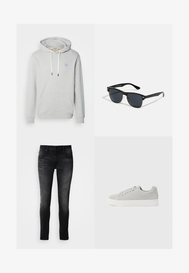Hellgraue Kapuzenjacke aus weichem Stoff, mit einer Fronttasche, Zugbändern und einem kleinen Emblem auf der Brust.; Schwarze Denim-Jeans im Slim-Fit-Schnitt, mit fünf Taschen, dezentem Used-Look und Kontrastnähten. Ausgestattet mit klassischem Metallknopf und Reißverschluss.; Hellgrauer Wildleder-Sneaker mit niedriger Schaftform, weißer Gummisohle und passenden grauen Schnürsenkeln, seitlich auf schlichtem Hintergrund dargestellt.; Schwarze Sonnenbrille mit rechteckiger Form, dunklen Gläsern, silbernen Akzenten an den Bügeln und mattierter Oberfläche des Rahmens.
