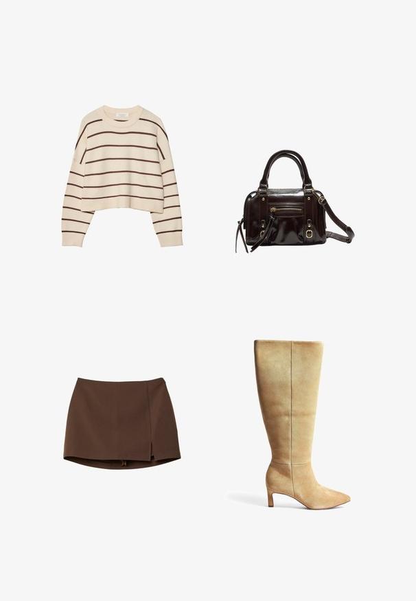 Creme sweater med brune vandrette striber, med rund halsudskæring, cropped nederste kant og ribbede manchetter. Blødt strikket materiale.; Brun mininederdel lavet af glat stof, med en frontslids, rene linjer og en struktureret pasform. Ingen lommer eller markante hardware detaljer.; Beige ruskinds støvle til knæhøjde med spids tå og blokhæl. Glat tekstur, minimalistisk design og lodret syninger på skaftet.; Brun lakeret håndtaske med dobbelte håndtag, aftagelig skulderrem, frontlomme med lynlås og hardware i guld-tone.