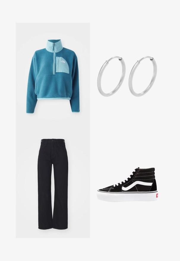 Blauwe fleece pullover met een gedeeltelijke rits, hoge kraag en een voorkantzak. Accentuated met een lichterblauwe trim en een textuur van stof.; Zwarte hoge taille wijdlopende jeans met een sluiting aan de voorkant met knoop en rits, ceintuurlussen en twee voorzakken op een witte achtergrond.; Zwarte high-top sneakers met witte veters, een wit logo en contrasterende witte stiksels. Heeft een dikke witte zool en een bovenwerk van gestructureerd suede.; Zilveren hoepeloorbellen, cirkelvormig, met een gladde glanzende textuur en een constante breedte. Minimalistisch ontwerp zonder extra accenten.