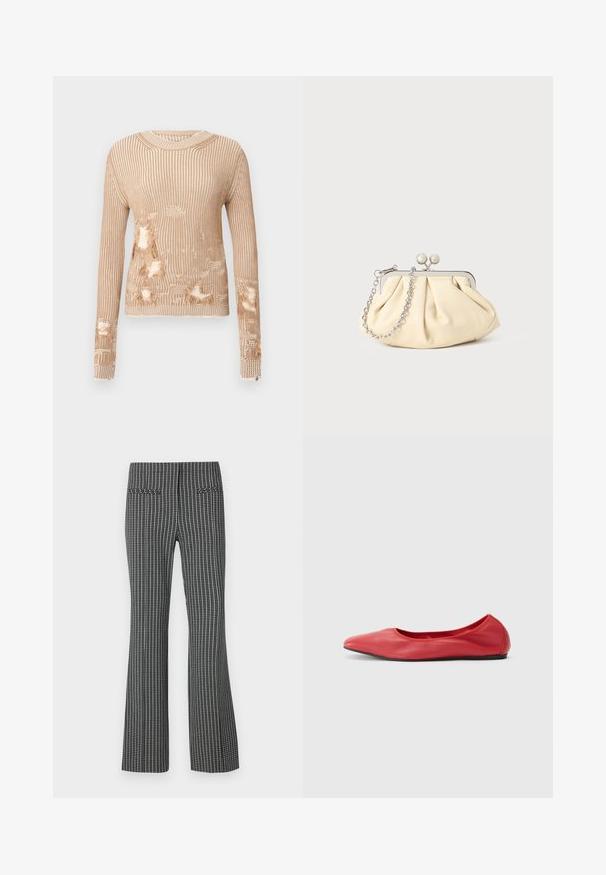 Strikket sweater i lysebeige med lodrette striber, der har flere slidte områder, hvor det indvendige stof er eksponeret, og med frynser på ærmekanterne.; Sorte og hvide ternede bukser, design med udvidede ben, der har to baglommer og tekstiler med synlig gittermønster.; Filippa K REY FLATS - Ballerinasko - bright red; Plisseret beige læderclutch med en sølvmetalramme, der har to runde dekorative låse og en sølvkædetrasporte.