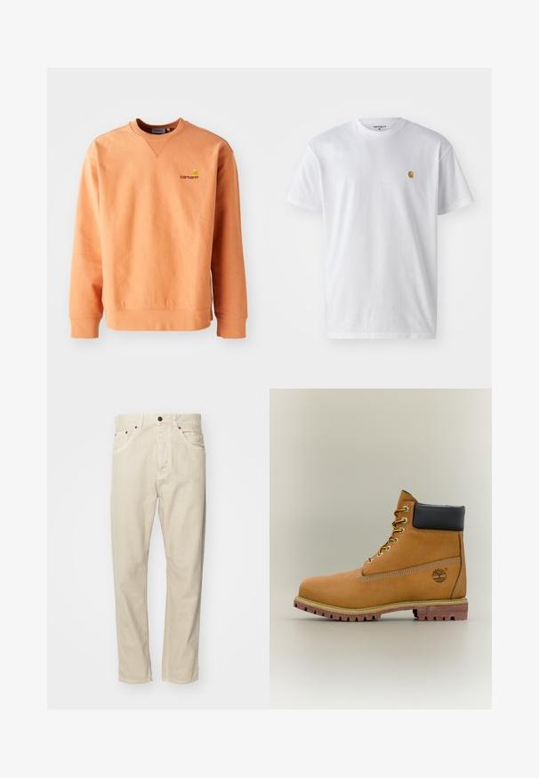 Oranžová mikina s dlhými rukávmi a okrúhlym výstrihom. Pružné manžety a spodný lem, s malým žltým logom Carhartt na hrudi. Mäkkučká textúra.; Biele bavlnené tričko s krátkymi rukávmi, okrúhlym výstrihom, s malým zlatým logom na ľavej strane hrude. Mäkká textúra a normálny strih.; Bežové bavlnené nohavice so strihom s rovnými nohami, piatimi vreckami a kovovými akcentmi. Hladká textúra s minimálnymi švovými detailmi.; Hnedá kožená členková členková obuv s čiernym golierom, žltými šnúrkami a béžovou podrážkou. Má logo a biele prešívanie. Hrubá podrážka s dobrým záberom.