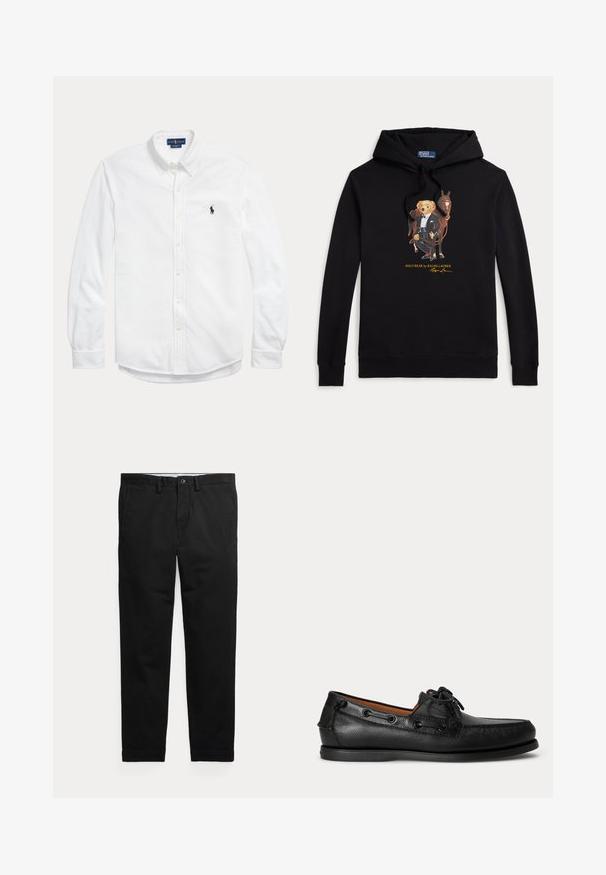 Sort hættetrøje med Polo Bear i smoking, der holder en hests tøjler, tekst "POLO BEAR by RALPH LAUREN" under grafikken.; Hvid skjorte med lange ærmer med knapper, knaplukket krave og lille mørkt Polo Ralph Lauren-logo på venstre bryst.; Sorte bukser med lige ben, bæltestropper, frontknap og sidelommer, vist fladt på en lys baggrund.; Sort lædermoccasin med snøredetalje og lav gummisål, vist fra siden på ensartet lys baggrund.