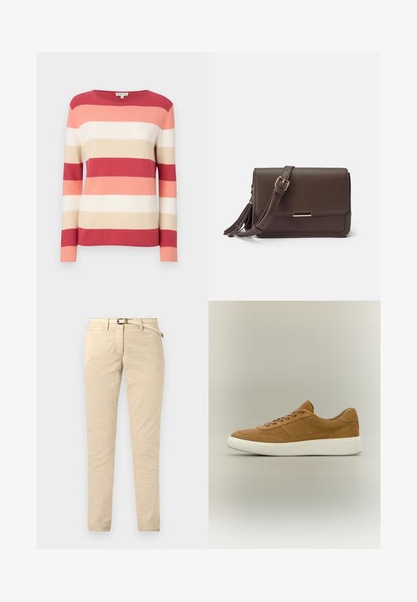 Pull en maille rayé dans des tons de rouge, rose, beige et crème. Doté de manches longues et d'un col rond avec une texture douce en tricot.; Chinos beige en coton avec une texture lisse, dotés d'une ceinture tissée et de poches standard. Coupe slim avec des jambes droites.; Baskets en cuir marron avec des lacets marron et une semelle épaisse en caoutchouc blanc sur un fond neutre.; Sac bandoulière en simili cuir marron avec un rabat, quincaillerie dorée et détail de frange sur le côté. Bandoulière ajustable pour un port polyvalent.