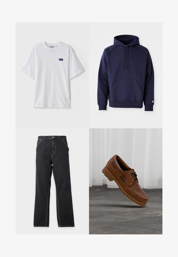 Navyblauer Pullover-Hoodie aus weichem Stoff. Verfügt über eine Kängurutasche, eine Kapuze mit Zugband und gerippte Bündchen. Mit einem Logo auf dem Ärmel akzentuiert.; Weißes T-Shirt aus Baumwolle mit Rundhalsausschnitt, kurzen Ärmeln und einem navyblauen rechteckigen Logo-Patch auf der linken Brustseite.; Schwarze Jeans mit geradem Bein, Vordertaschen, Gürtelschlaufen und sichtbaren weißen Nähten auf einfachem hellgrauem Hintergrund.; Brauner Leder-Bootsschuh mit schwarzen Schnürsenkeln, beigen Nähten und einer robusten Sohle, schwebt über einem grauen Betonboden.