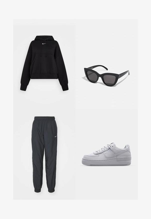 Schwarze, kurze Kapuzenjacke aus weichem Stoff, mit einer Kordelzugkapuze, einer vorderen Kängurutasche und einem kleinen weißen Nike-Logo auf der Brust.; Schwarze Nike Jogginghosen aus leichtem Material, mit elastischem Bund und Bündchen, versehen mit einem kleinen weißen Logo am linken Bein.; Graue Nike Air Force 1 Sneaker mit perforierter Zehenpartie, Obermaterial aus glattem Leder, dicker Sohle und geprägtem 'AIR'-Detail an der Ferse.; Schwarze Cat-Eye-Sonnenbrille mit matter Oberfläche, grauen getönten Gläsern, scharfen Kanten und schlanken Bügeln. Der Markenname ist auf dem inneren Bügel sichtbar.