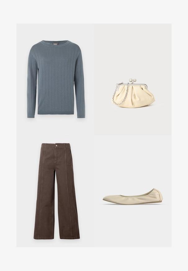 Pull à manches longues et col rond en bleu doux avec motif en côtes verticales, poignets ajustés et ourlet droit.; Pantalons larges marron en tissu lisse, dotés de coutures sur le panneau avant et d'une fermeture à un seul bouton en métal à la taille.; Ballerine beige en cuir souple avec bout arrondi, profil latéral bas et semelle fine en caoutchouc sur fond blanc uni.; Pochette en cuir beige plissé avec un cadre en métal argenté, dotée de deux fermoirs ronds décoratifs et d'une chaîne en argent.