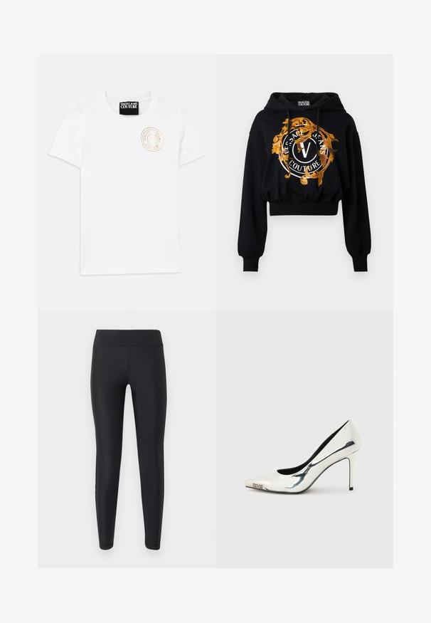 Sort cropped hoodie lavet af blødt stof, der har en guldfarvet og orange udsmykning med cirkulær tekst og et centralt "V" logo.; Hvid bomulds T-shirt med korte ærmer og rund halsudskæring. Har et guld broderet logo på brystet. Simpelt og klassisk design.; Svarte, højtaljede, tætsiddende leggings med en glat tekstur, lige ben-design og uden synlige mønstre eller pynt.; Sølvmetallic spids tå højhælede pumpe med tynd stilethælhæl og "Versace Jeans Couture"-logo på tåspidsen.