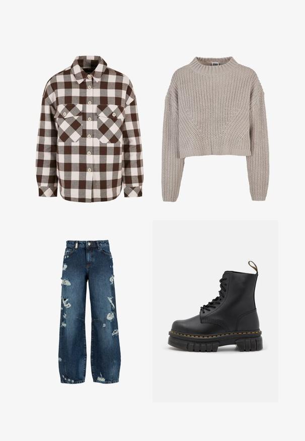 Beige chunky strikket cropped sweater med lange ærmer og ribbet rund halsudskæring samt manchetter.; Brun og hvid plaid knap-op skjorte med to brystlommer, der har en klassisk krave og knap-ned foran. Blød stofstruktur.; Blå højtaljede viddeben jeans med flere slidte rifter og frynsete detaljer foran og på benene.; Sort læder snørre støvle med en kraftig sål, gul syning, rund tå og en træksløjfe bagpå for nem påtagning.
