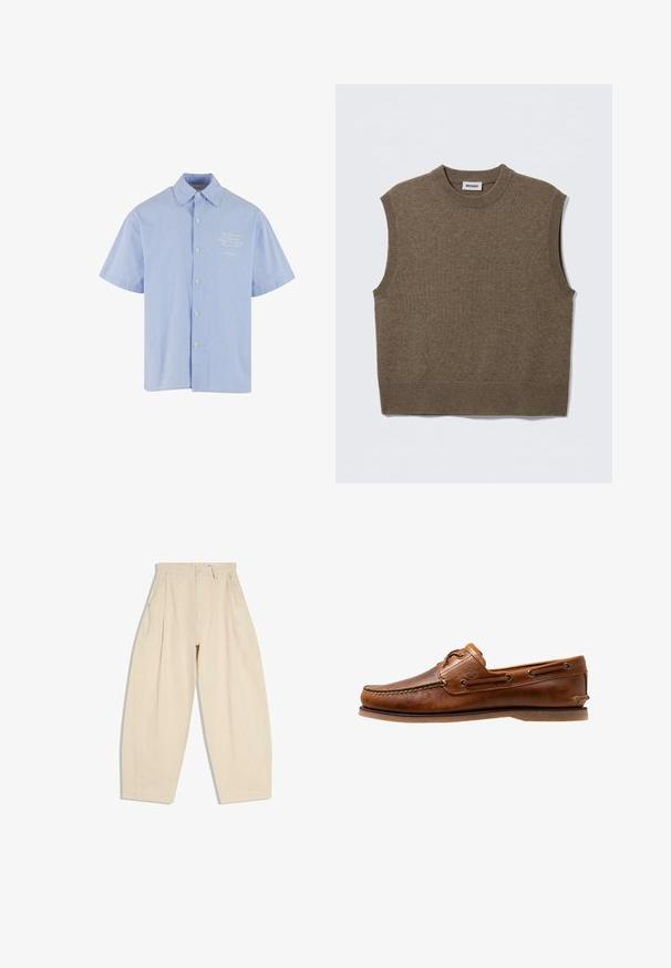 Brun ærmeløs strikket sweater med rund halsudskæring, ribbede kanter og blød tekstur; mærket siger "WEEKDAY".; Kortærmet skjorte med knapper i lys blå med hvide striber, med en klassisk krave og et lille broderet design på brystet.; Beige bukser med vidde i benene, højtaljede, med plisseringer, sidelommer, bæltestropper og knaplukning foran i linningen.; Brune læder bådsko med syede detaljer, der har metaløjer, en forhøjet søm på tåen og en flad gummisål.