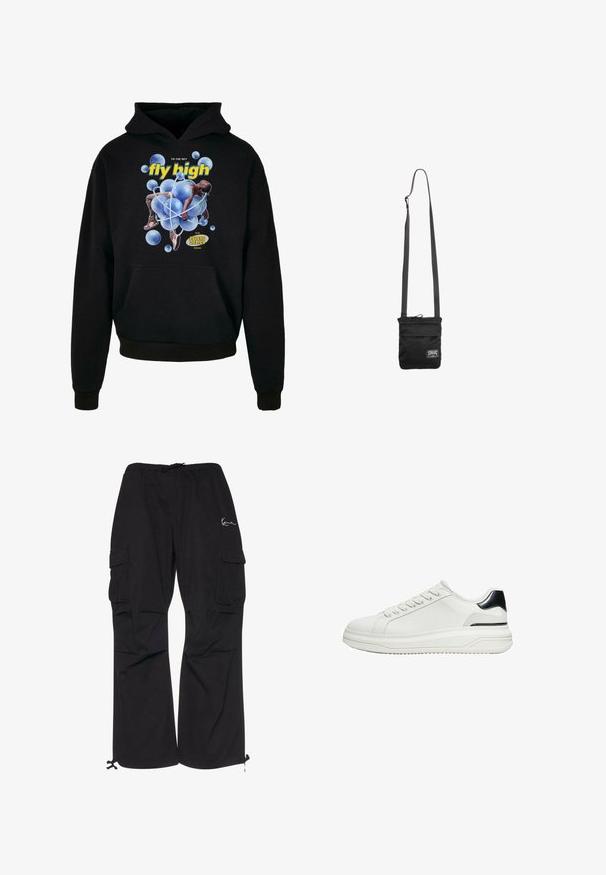 Zwarte sweatshirt met capuchon, voorzien van een centraal graphic van blauwe bubbels en een figuur. De tekst zegt "fly high" in het geel. Kangoeroezak aan de voorkant.; Zwarte cargobroek van lichtgewicht stof, met een elastische tailleband met koord, zijzakken en verstelbare manchetten.; Witte lage sneaker met veters aan de voorkant en zwarte hieldetail op een dikke zool, gezien van de zijkant op een witte achtergrond.; Zwarte crossbodytas met verstelbare riem en een klein wit rechthoekig logo-label aan de onderkant van de voorkant.