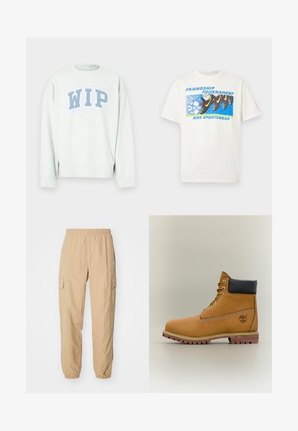 Hellgrauer Sweatshirt mit Rundhalsausschnitt und langen Ärmeln, mit einem blauen "WIP"-Logo im bogenförmigen Design auf der Brust.; Weißes T-Shirt mit einer Grafik von Fußballschuhen, die einen blau-weißen Nike-Fußball treten, sowie den Text "Friendship Tournament" und "Nike Sportswear."; Beige Cargo-Hosen aus leichtem Stoff, mit einem elastischen Bund, zwei Seitentaschen und elastischen Bündchen an den Knöcheln.; Brauner Leder-Stiefelette mit schwarzem Kragen, gelben Schnürsenkeln und hellbrauner Sohle. Verfügt über ein Logo und weiße Ziernähe. Robuste Profilsohle.