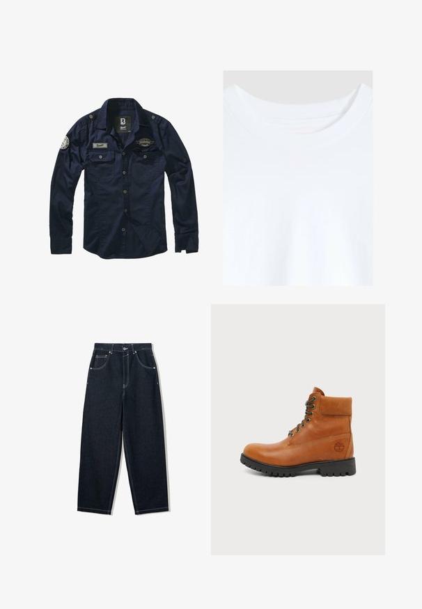 Hvid t-shirt med rund halsudskæring, der viser øverste bryst og rund hals med synlige syninger på ensfarvet baggrund.; Mørkeblå skjorte med knapper, lange ærmer, to brystlommer og broderede patches på venstre skulder og bryst. Glat stofstruktur.; Mørke indigo straight-leg jeans med hvide kontrastsømme, fem-lomme-design og metalknaplukning ved taljen.; Brun læder ankelstøvle med sorte snørebånd, polstret krave, robust sort sål og præget trælogo på siden.