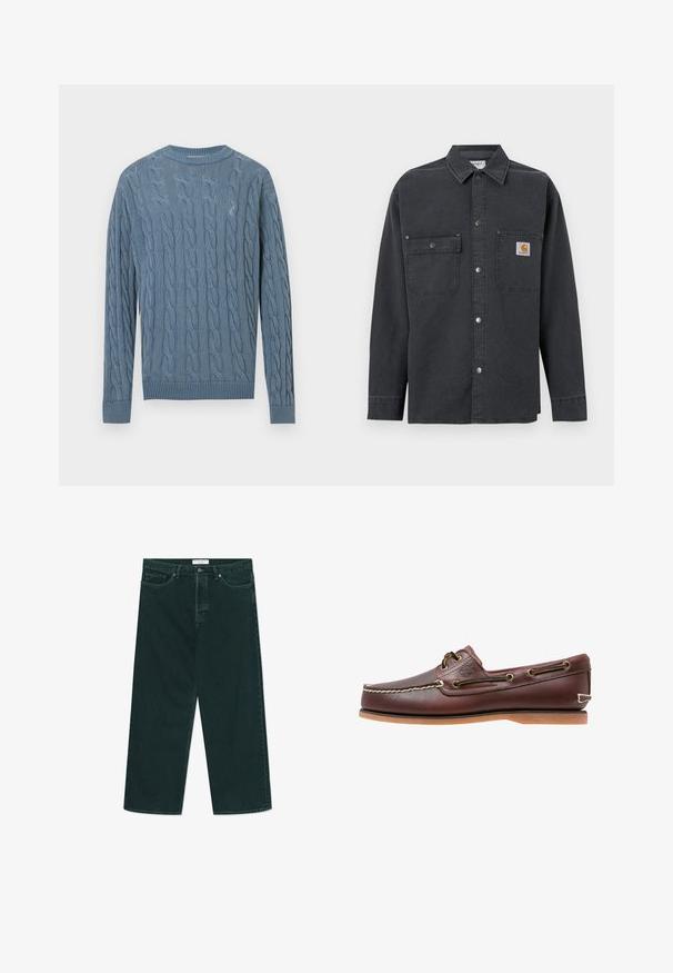 Blå strikket sweater med kabelmønster, lange ærmer samt ribbede manchetter og kant.; Mørkegrå langærmet skjorte med knapper og to brystlommer foran, hvoraf den ene har et lille firkantet logopatch på den højre lomme.; Mørkegrønne vidde denimjeans med knap- og lynlås lukning, forlommer og bæltestropper, liggende fladt på en hvid baggrund.; Brun læder bådsko med hvide sømme, snøre detaljer og lysbrun gummisål, vist fra siden på hvid baggrund.