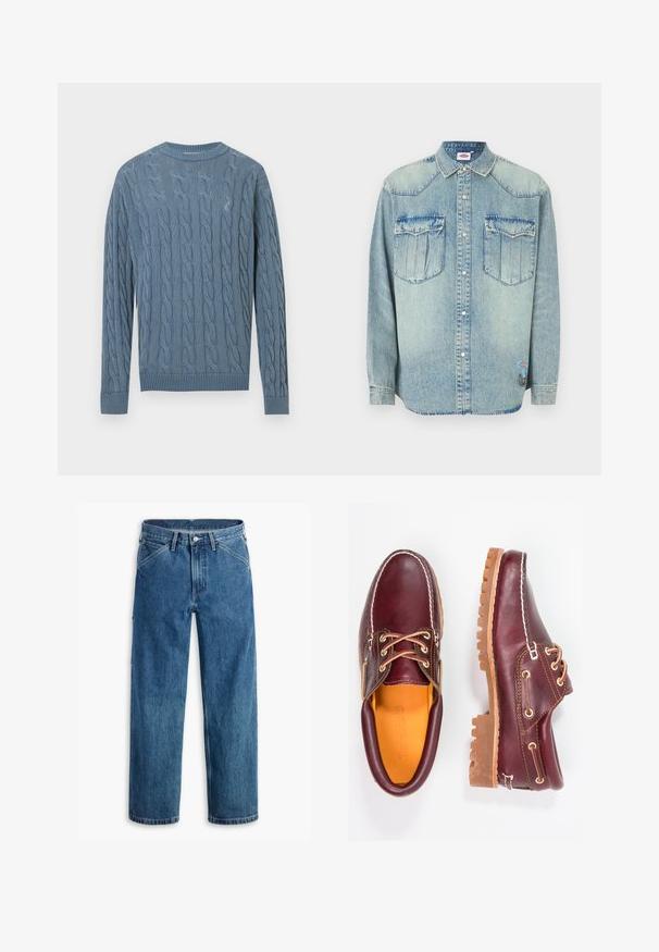 Blå strikket sweater med kabelmønster, lange ærmer samt ribbede manchetter og kant.; Lyseblå denimskjorte med lange ærmer, trykknaplukning, spids krave, to brystlommer og mærke på nederste side.; Blå denim jeans med lige ben, forlommer, bæltestropper, metal knap og lynlås foran på hvid baggrund.; Bordeaux lædersko med brune gummisåler, rund tå, hvid syning og gyldne snøringer. Indersiden har et gult for.