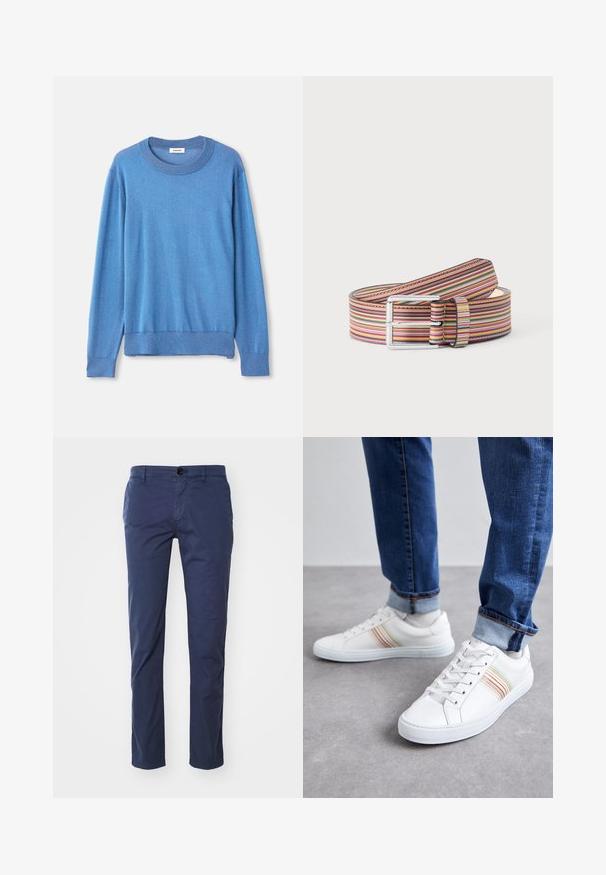 Blauwe ronde hals trui van een zachte, textuurstof. Heeft lange mouwen en een ribbelzoom, gepresenteerd tegen een witte achtergrond.; Donkerblauwe katoenen chinos met een recht gesneden been, voorzien van een enkele knoopsluiting aan de voorkant en zijzakken. Soepele textuur, klassieke pasvorm.; Witte leren sneakers met meerkleurige strepen, vetersluiting, rubberen zool en gevoerd kraagje, gecombineerd met blauwe spijkerbroek.; Opgerolde leren riem met een kleurrijk horizontaal streeppatroon en een zilverkleurige rechthoekige gesp op een effen achtergrond.