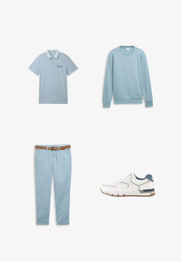 Lyseblå sweatshirt lavet af bomuld, med rund hals, ribstrikkede manchetter og kant, med en lille logo-tekst på brystet.; Lysblå polo-shirt i blødt stof, med kravehals, to-knap placket og kontrasterende hvid kant på ærmer og krave.; Lyseblå, tætsiddende bukser med opbuk ved kanten og sidelommer, kombineret med et tanfarvet læderbælte med en sølvspænde.; Hvid og grå atletisk sneaker med blå detaljer, mesh-stof og en brun sål, mærket med "Tom Tailor" på siden.