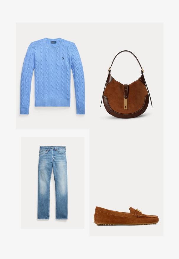 Hellblauer Zopfpullover mit langen Ärmeln, Rundhalsausschnitt und kleinem dunklen Logo auf der linken Brust.; Hellblaue Straight-Leg-Denim-Jeans mit leichtem Verblassen, Fünf-Taschen-Design und sichtbarem Polo-Markenlabel am Bund.; Brauner Veloursleder-Slipper mit goldener Schnalle und gummierter genoppter Sohle, von der Seite auf einfarbigem Hintergrund gesehen.; Braune Wildleder- und Lederhandtasche in Halbmondform mit einem Trageriemen und goldfarbenem Verschluss mit kleinem Pferd-und-Reiter-Logo.