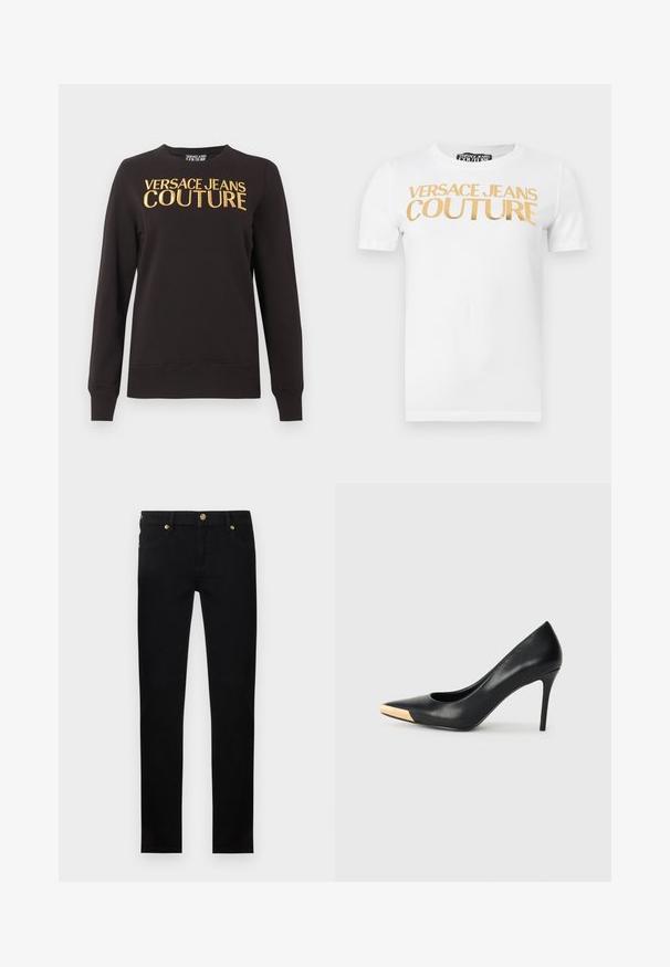 Musta pitkähihaisen collegepaidassa on resorit hihansuissa ja helmassa, ja rinnassa suuri kultainen teksti "VERSACE JEANS COUTURE".; Valkoinen lyhythihainen T-paita, jonka rintakeällä on kultainen "VERSACE JEANS COUTURE" -teksti.; Slimmit mustat farkut, joissa on kultaiset napit ja niitit, etutaskut sekä vyölenkit vaalean yksivärisen taustan päällä.; Musta nahkainen korkea korkokenkä kapealla kärjellä; siinä on metallinhohtoinen kultainen yksityiskohta varpaankärjessä. Suora pinta ja tyylikäs muotoilu.