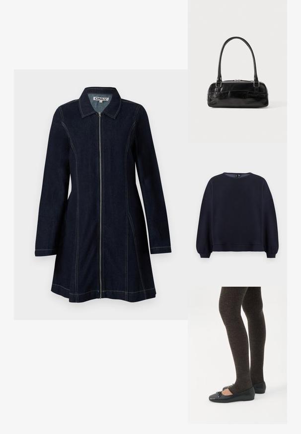 Marinblå sweatshirt med rund halsudskæring, drop shoulders og samlede manchetter. Glat tekstur med en afslappet pasform og ribbet kant.; Mørkeblå denimjakke med lynlås fortil, spids krave, lange ærmer og kontrasterende gul syning på sømme og kanter.; Ben iført mørke ribbede leggings kombineret med sorte balletsko med små sløjfedetaljer på hvid baggrund.; Sort læderhåndtaske med rektangulær form, der har et enkelt struktureret håndtag, sølvhardware og lynlås-lukning. Glat tekstur.