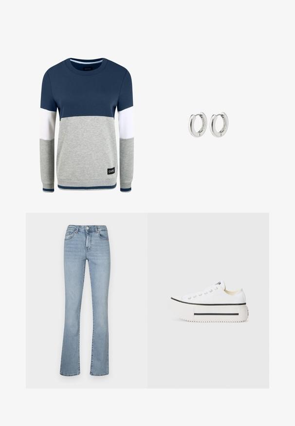 Oxmo OMAYA - Sweatshirt - insignia blue; Lyseblå denim flared jeans med høj talje, der har lynlås- og knaplukning, fem lommer og diskret falmning langs benene.; Hvide kanvas platform sneakers med sort gummisål, rund tåhætte og metaløjer, der har et enkelt og rent design.; Sølv hoops øreringe med en poleret finish, der har et cirkulært design og sømløse hængsler, hvilket giver en glat tekstur.