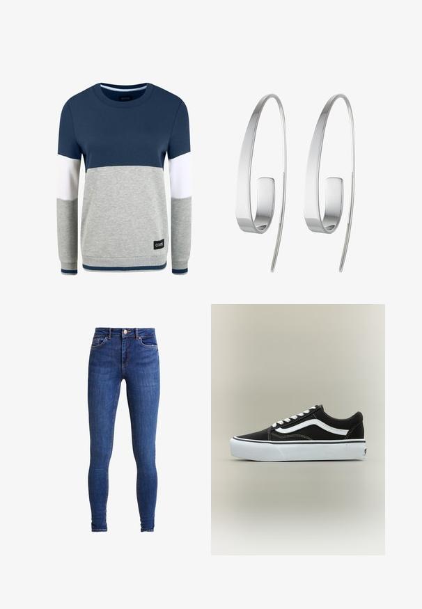 Oxmo OMAYA - Mikina - insignia blue; Pieces PCDELLY - Džínsy skinny fit - medium blue denim; Nízkoprofilová čierna teniska s bielym bočným pruhom, bielymi šnúrkami, bielou gumovou podrážkou a textúrovanou špičkou na neutrálnej pozadí.; Strieborné kruhové náušnice s elegantným, predĺženým dizajnom. Vyrobené z lešteného kovu, s hladkou textúrou a minimalistickým štýlom.