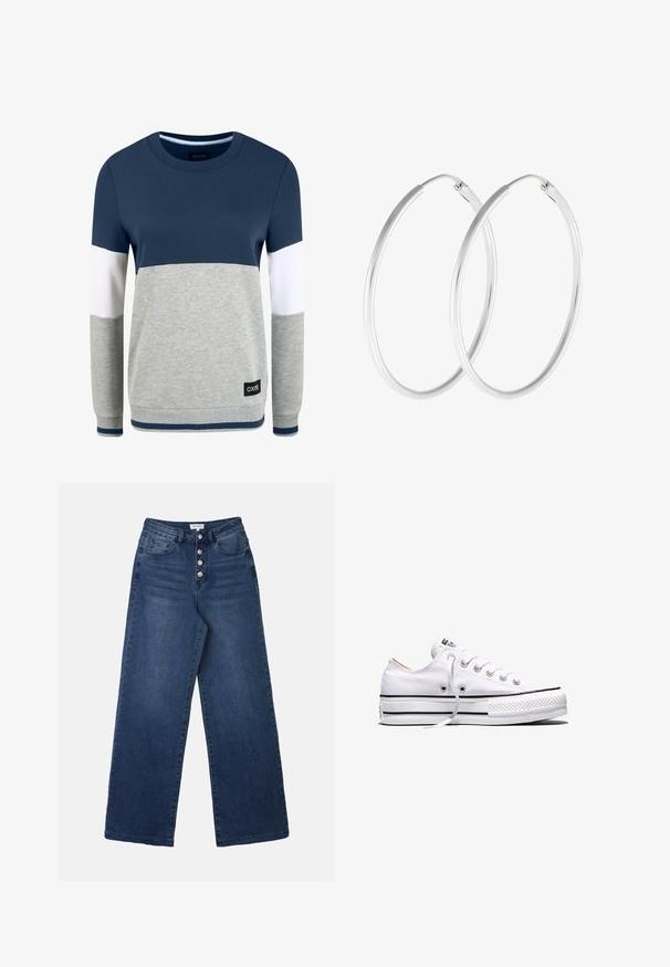Oxmo OMAYA - Sweatshirt - insignia blue; Weite blaue Denim-Jeans mit hoher Taille, ausgestattet mit einem Fünf-Knopf-Verschluss,Fronttaschen und einer glatten, strukturierten Oberfläche.; Weißer Canvas-Sneaker in niedriger Ausführung mit weißen Schnürsenkeln, schwarzen Streifen an der Sohle und gummiertem, strukturiertem Zehenschutz, Seitenansicht vor weißem Hintergrund.; Silberfarbene Creolen mit einer glatten, runden Form und einer polierten Oberfläche. Beide Ohrringe haben die gleiche Größe und verfügen über einen sicheren Verschlussmechanismus.