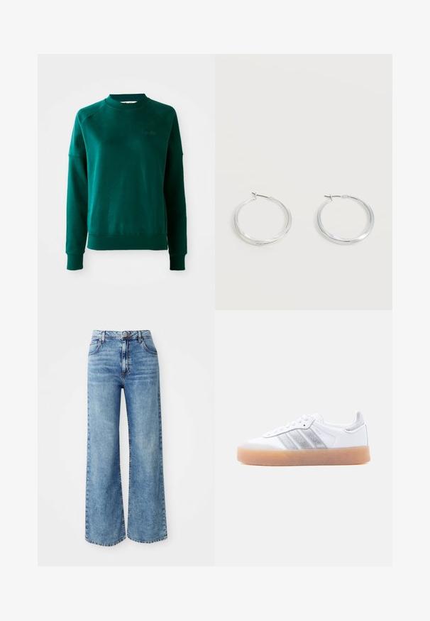 Groene crewneck sweatshirt met raglanmouwen, gemaakt van zachte stof. Beschikt over een geribde kraag en manchetten, en subtiele branding op de borst.; Lichtblauwe denim wijde broek met een hoge taille, voorzien van vijf zakken, sluiting met bovenste knop en contrasterende stiksels langs de naden.; Witte lage sneaker met gumzool, zilverkleurige gestreepte zijkanten en veterluiting, afgebeeld tegen een effen lichte achtergrond.; Zilverkleurige metalen creolen oorbellen met een glad, licht gebogen oppervlak en sluitingen met haaksluiting op een effen witte achtergrond.