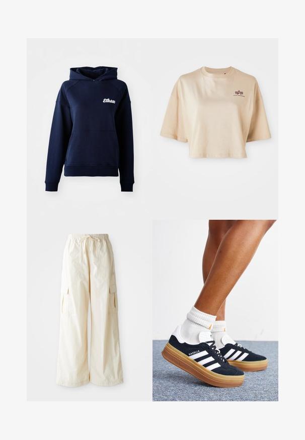Dunkelblaues Kapuzensweatshirt aus weichem Material. Mit einer Fronttasche und einem weißen Logo auf der Brust. Gerippte Bündchen und Saum.; Beige, verkürztes T-Shirt aus Baumwolle mit kurzen Ärmeln, rundem Halsausschnitt und einem bordeauxroten Logo-Graphic auf der linken Brust.; Weite Cargo-Hosen aus hellbeigem Stoff mit elastischem Bund, Kordelzug und Seitentaschen. Glatte Textur mit minimalen Details.; Beine mit weißen Socken und schwarzen Adidas Gazelle Sneakers mit weißen Streifen und dicken braunen Sohlen auf einem grauen Teppichboden.