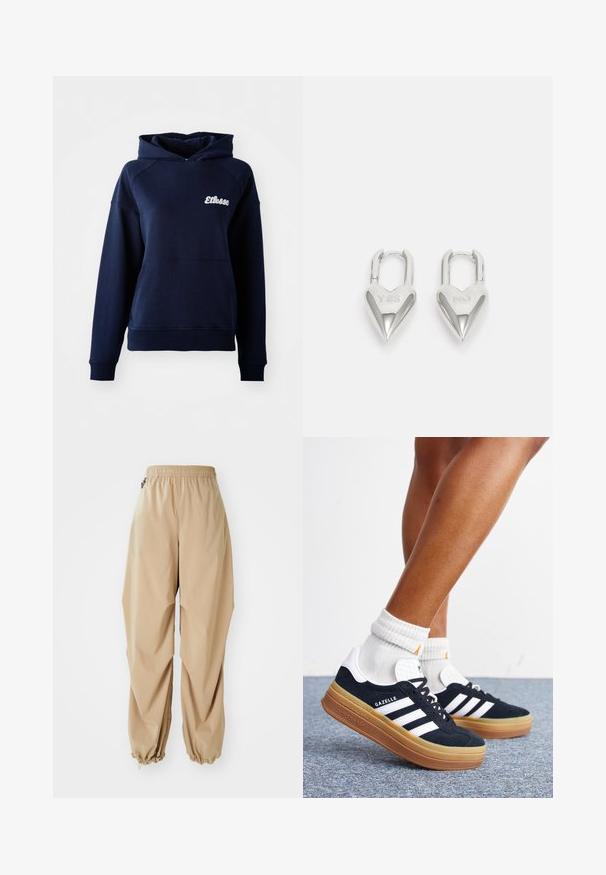 Navyblauwe hoodie van zacht materiaal. Bevat een voorzak en een wit logo op de borst. Geribde boorden en zoom.; Beige lichte broek met een elastische tailleband, taps toelopende boorden en een soepele textuur, met een relaxte pasvorm en zonder zichtbare patronen of versieringen.; Ben met witte sokken en zwarte Adidas Gazelle sneakers met witte strepen en dikke bruine zolen op een grijs tapijt.; Zilveren hartvormige hangsloten met gegraveerde teksten "JA" en "NEE", gepolijst oppervlak, symmetrisch ontwerp en een robuuste metalen sluiting.