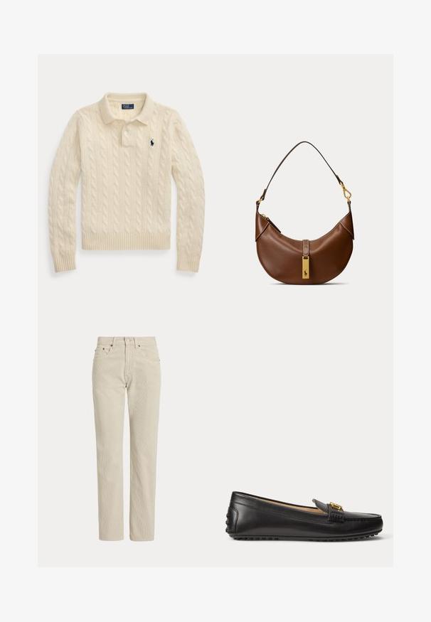 Cremefarbener, kabelgestrickter Langarm-Polopullover mit gerippten Bündchen und Saum, mit einem dunkelblau bestickten Logo auf der Brust.; Beige Cordhose mit geradem Bein, Gürtelschlaufen, Vorderknopf, Reißverschluss und Fronttaschen.; Schwarzer Lederloafer mit goldener Schnallendetailierung und gummierter, genoppter Sohle, seitlich auf weißem Hintergrund dargestellt.; Braune, halbmondförmige Ledertasche mit einem einzigen Riemen und einem goldenen rechteckigen Anhänger mit einem Pferdelogo.