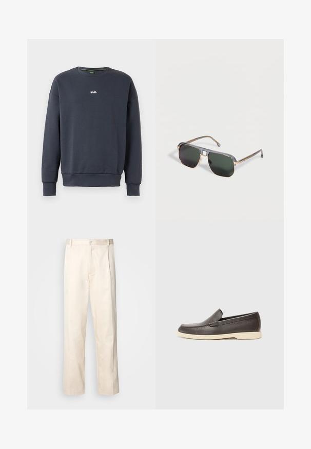 Navyblaues Sweatshirt aus weichem Stoff, mit Rundhalsausschnitt, langen Ärmeln und einem kleinen weißen "BOSS"-Logo auf der Brust.; Beige Baumwollhose mit geradem Bein, ausgestattet mit einem Knopfverschluss und Falten an der Vorderseite für zusätzliche Details.; Braune Leder-Slippers mit strukturierter Oberfläche und einer kontrastierenden, hellbeigen Sohle. Sie verfügen über eine abgerundete Zehenpartie und minimale Nähdetails.; Quadratische Sonnenbrille mit dunkelgrünen Gläsern, dünnem goldfarbenem Metallgestell und schwarzen Bügeln auf weißem Hintergrund.