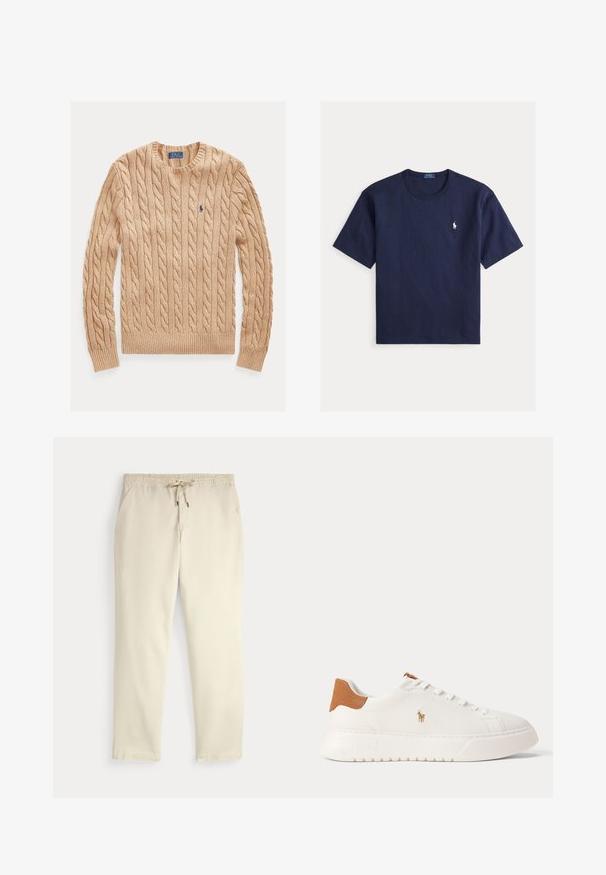 Beige kabelgebreide trui met ronde hals, lange mouwen en klein blauw Polo Ralph Lauren-logo op de linkerborst.; Marineblauwe katoenen T-shirt met korte mouwen, ronde halslijn en een klein wit logo op de borst. Soepele textuur, klassieke pasvorm.; Off-white casual broek met elastische tailleband en trekkoord, rechte pijpen en zijzakken op een effen achtergrond.; Witte lage sneaker met beige hieltab, witte veters en klein geborduurd polo spelerlogo aan de zijkant boven een dikke zool.