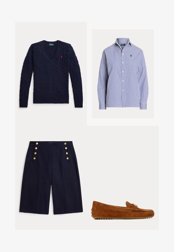 Marineblå kabelstrikket sweater med V-hals, lange ærmer og et lille rødt broderet logo på venstre bryst.; Blå og hvide lodrette stribede langærmet skjorte med krave og lille broderet logo på venstre bryst.; Mørkeblå shorts til knæet med vide ben og dekorative gullige knapper på forlommerne.; Brun ruskind loafer med gulddetalje og gummisåle med små knopper, set fra siden på en ensfarvet baggrund.