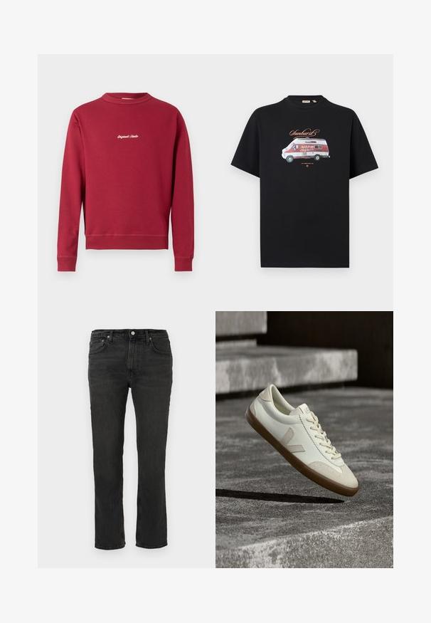 Burgunderfarbener Sweatshirt aus Baumwollmischung mit Rundhalsausschnitt, gerippten Bündchen und Saum. Auf der Vorderseite befindet sich der weiße gestickte Text "Original Studio".; Schwarzes T-Shirt mit einem roten und weißen Wohnmobil-Design und der Aufschrift "Sunburst" sowie "Art & Design Studio" auf der Vorderseite in der Mitte.; Schwarze Jeans mit geradem Bein aus Denim, fünf Taschen und Gürtel-Schlaufen, vorne mit Knopfverschluss und sichtbaren Nahtdetails.; Weiße Leder-Sneaker mit beige-gummiartiger Sohle, flachen Schnürsenkeln und V-förmigem Akzent an der Seite. Verfügt über eine glatte Oberfläche und minimale Nahtdetails.