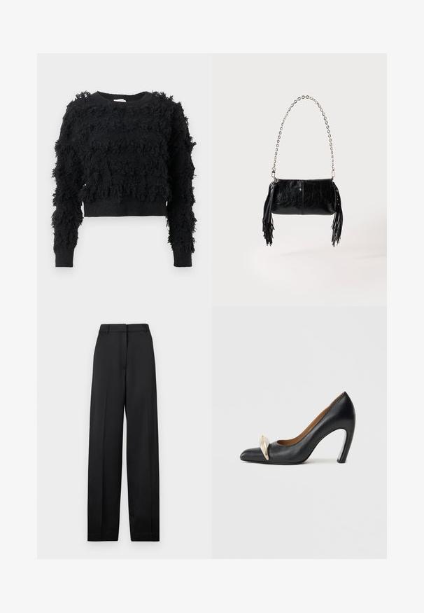 Pull noir court avec une surface texturée et duveteuse. Manches longues et col rond, arborant des motifs irréguliers sur tout le tissu.; Pantalon noir taille haute à jambes larges, avec passants de ceinture, fermeture éclair à l'avant et pli marqué au centre de chaque jambe.; Chaussure à talon haut en cuir noir avec un bout pointu et un détail accent doré à l'avant. Présente un talon effilé et une texture lisse.; Petit sac à main en cuir noir avec bandoulière chaîne argentée et pompons en cuir noir de chaque côté, sur un fond clair uni.