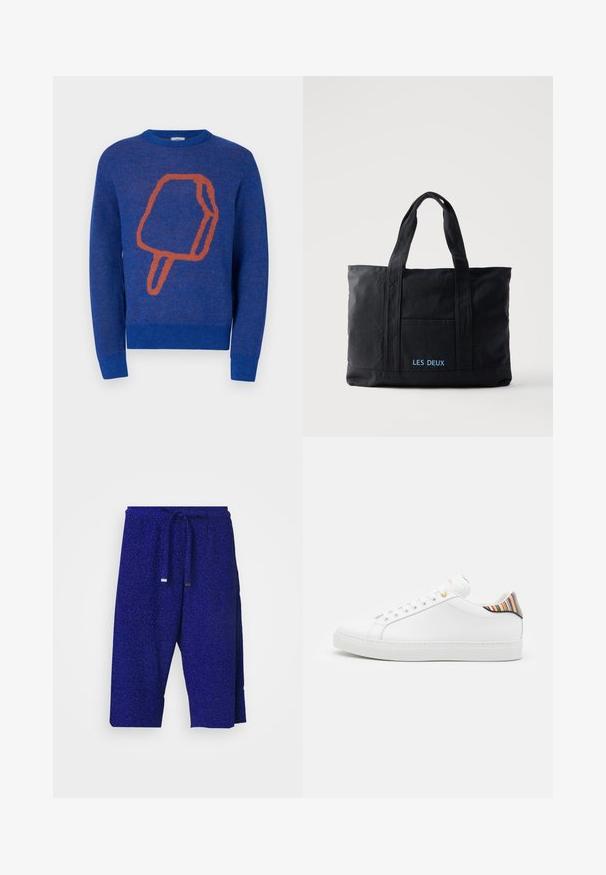 Blauwe gebreide trui met een grote oranje ijsje afbeelding op de voorkant. Ronde halslijn en geribbelde mouwen en onderkant.; Blauwe glitter shorts met een trekkoord in de taille, voorzien van een losse pasvorm en een knielange stijl, gemaakt van zachte, gestructureerde stof.; Witte leren sneaker met een gladde afwerking, voorzien van een kleurrijke gestreepte accent op de hiel, gouden oogjes en een vlakke witte zool.; Zwarte canvas tote bag met twee handvatten, een voorvak en "LES DEUX" in blauw geborduurd op het voorvak.