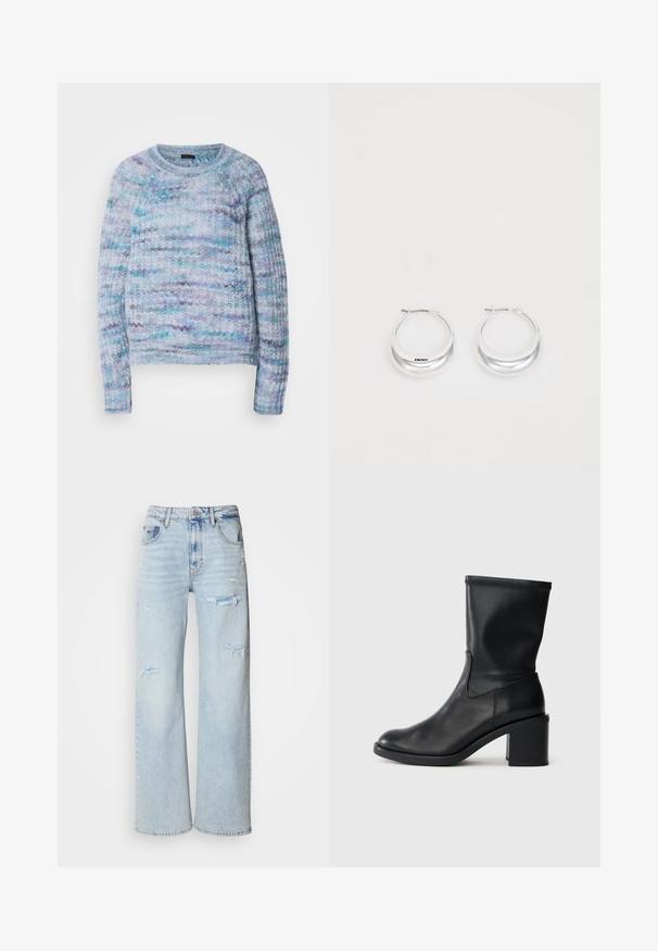 Gebreide trui in lichtblauw, violet en aqua met een gestructureerd oppervlak, ronde hals en geribbelde manchetten. Geen zichtbare sluitingen.; Lichtblauwe denim wijdere jeans met verwering, voorzien van een hoge taille, vijf zakken en onafgewerkte zoomranden.; Zwarte leren enkellaars met een ronde neus, een gladde textuur en een chunky hak, met een strak schacht en subtiele stiksels.; Zilveren creolen met een gepolijste afwerking en DKNY-branding, weergegeven tegen een effen witte achtergrond.