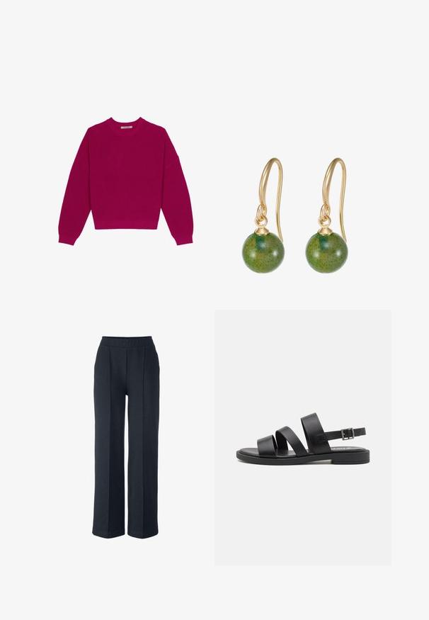 Magenta geribbelde gebreide trui met een ronde halslijn, afhangende schouders en lange mouwen. De zoom is cropped en toont een gestructureerde stof.; hessnatur RELAXED WIDE - Broek - marine; Zwarte leren sandalen met drie brede banden, verstelbare enkelband, platte zool en een minimalistisch ontwerp op een witte achtergrond.; Gouden oorbellen met ronde groene stenen kralen, gladde textuur, hangend aan gebogen haken, met een glanzende afwerking.