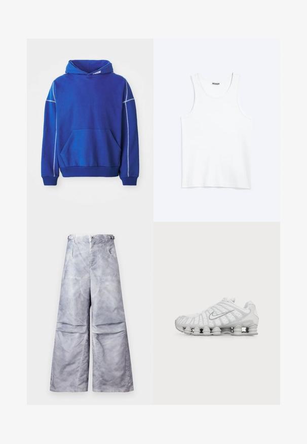 Blå hættetrøje lavet af blødt stof, med kængurulomme, snoretræk ved hætten og kontrasterende lyseblå syninger langs sømmene.; Hvid ærmeløs tanktop med rund halsudskæring og Weekday-mærke på den indvendige baghals, vist fladt på lys baggrund.; Lysegrå bukser med vide ben, forlommer, bæltestropper og justerbare sidelommer, vist på en ensfarvet baggrund.; Hvid Nike løbesko med synlig luftstøbt sål og sølv swoosh-logo på siden, vist fra ydersiden.