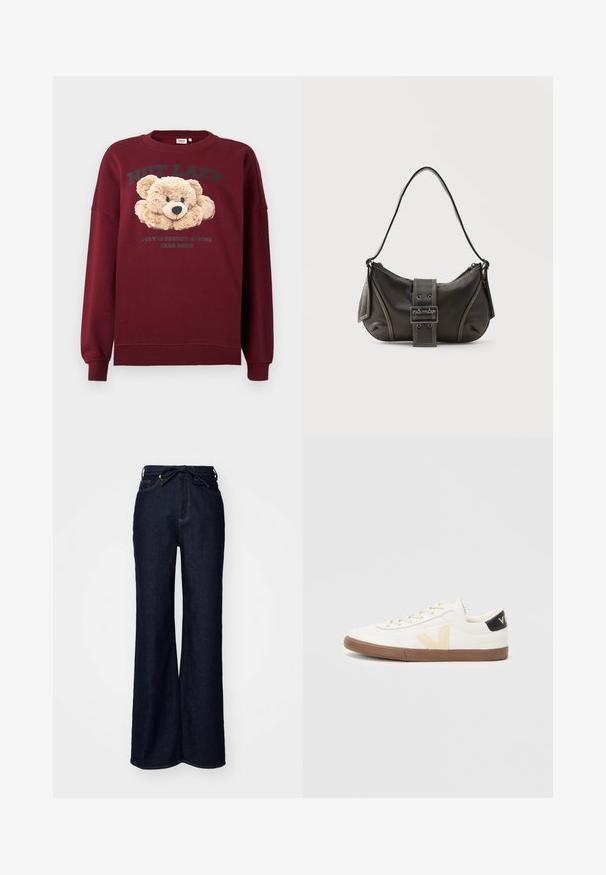 Bordeaux sweatshirt met teddybeer graphic en de tekst "NIET LUI" en "GEWOON IN ENERGIEBESPARED BAREMODE" aan de voorkant, lange mouwen, geribbelde manchetten.; Donkerblauwe ruime spijkerbroek van denim, met hoge taille, voorzakken en een striksluiting in de taille.; Witte sneaker gemaakt van glad synthetisch materiaal, met een beige V-logo, lichtbruine rubberen zool en zwarte hielaccenten.; Zwarte leren schoudertas met gespsluiting aan de riem, afgeronde hoeken en contrasterende witte stiksels op een effen achtergrond.