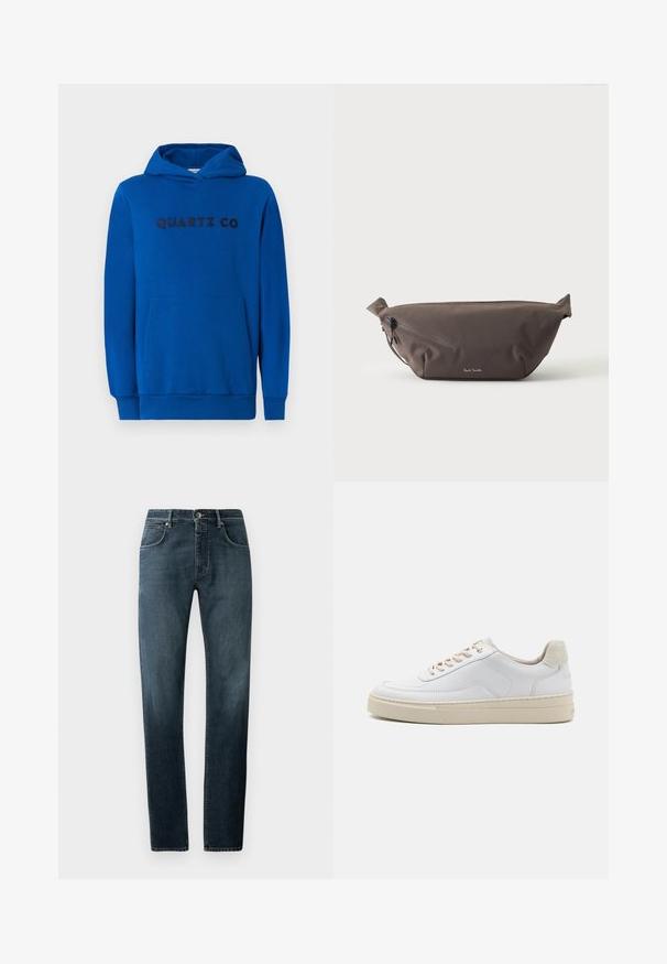 Blauer Hoodie aus weichem Stoff, mit einer Kängurutasche, gerippten Bündchen und dem auf der Vorderseite in dunklen Buchstaben aufgedruckten "QUARTZ CO"-Logo.; Dunkelblaue Jeans mit geradem Schnitt, klassischem Fünf-Taschen-Design, kontrastierenden Nähten und einem subtilen Verblassen an den Oberschenkeln.; Weiße Sneaker mit einem glatten Lederobermaterial, beigen Schnürsenkeln und einer strukturierten, beigen Wildleder-Fersenschlaufe. Erhöhte Sohle für zusätzlichen Komfort.; Dunkelbraune Stoff-Gürteltasche mit diagonalem Reißverschlussfach und kleinem weißen Logo vorne, vor einem einfarbigen hellen Hintergrund.