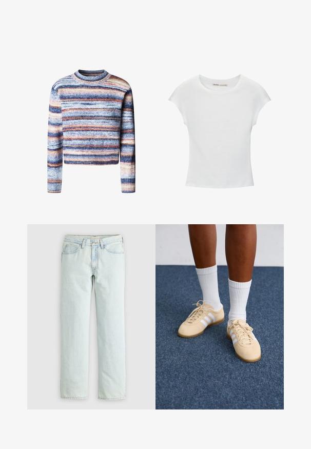 Multifarvet cropped sweater med vandrette striber. Materialet har en blød, struktureret fornemmelse. Har rund halsudskæring og lange ærmer.; Hvid bomuld t-shirt med korte, opsmøgede ærmer, rund halsudskæring og lige kant. Glat tekstur uden synlige mønstre eller detaljer.; Lyseblå denimjeans med straight-leg design, fem lommer og synlige sømme. Materialet har en blød, let tekstureret finish.; Person i beige Adidas sneakers med hvide striber og hvide ankelstrømper, stående på et blåt tæppe.