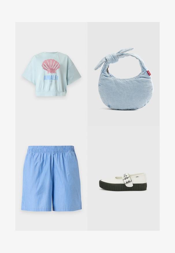 Sweat-shirt court bleu clair à manches larges, avec un grand coquillage pailleté rose et le texte "AMALFI ITALY" sur le devant.; Shorts en coton bleu clair avec des fines rayures blanches verticales et une taille élastique froncée.; Chaussure Mary Jane blanche Vans avec semelle épaisse noire côtelée et large bride à boucle argentée sur fond gris uni.; Sac à bandoulière en denim bleu clair avec un détail noué sur la poignée et une petite étiquette rouge Levi's sur le côté.