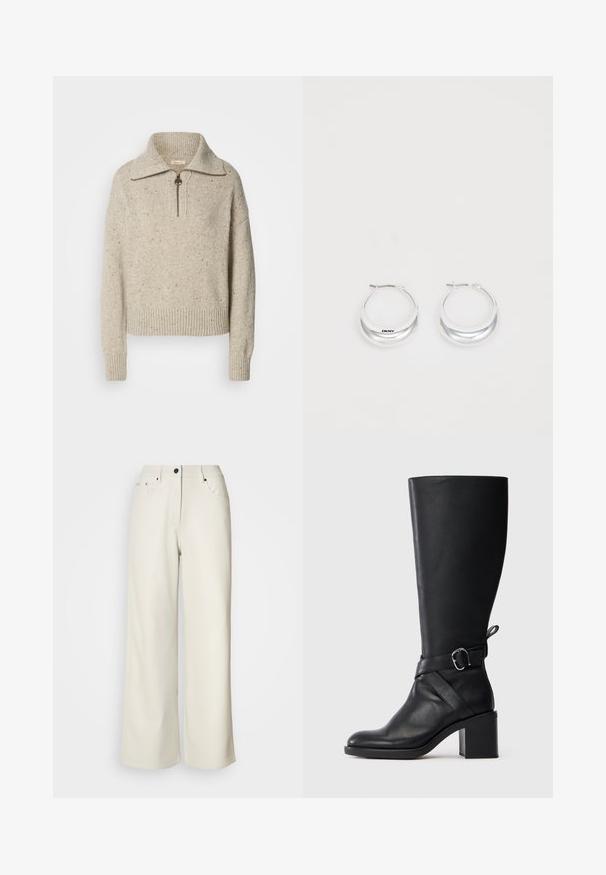 Beige gebreide trui met een hoge kraag, ritsluiting en geribde manchetten en zoom. De textuur bevat spikkels van donkere vezels door het geheel.; Crème wijde benen broek van gladde stof. Heeft een mid-rise taille, ritssluiting en twee voorzakken met zwarte hardware accenten.; Zwarte leren enkellaars tot de kuit met blokhak en decoratieve band met een zilveren gesp, op een effen lichte achtergrond.; Zilveren creolen met een gepolijste afwerking en DKNY-branding, weergegeven tegen een effen witte achtergrond.