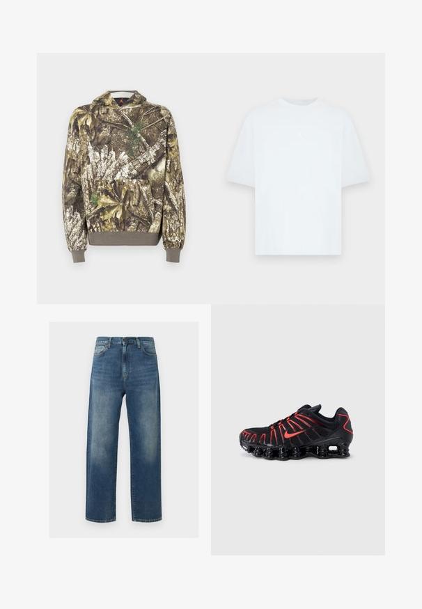 Sweat à capuche camouflage avec un tissu texturé aux tons terreux de marron et de vert, ornés de motifs de feuilles et de détails d'écorce, et doté d'une poche avant.; T-shirt bleu clair à manches courtes en coton avec un col rond. Présente un petit logo Jordan blanc sur la poitrine.; Jean bleu droit avec des zones décolorées sur les cuisses, style cinq poches, fermeture par bouton et fermeture éclair.; Chaussures de sport noires avec des accents rouges, dotées d'une tige en mesh texturé, d'un design ondulé unique et d'une semelle moulée et coussinée.