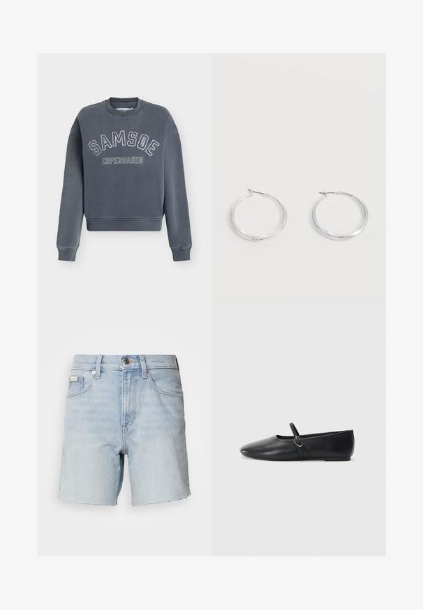 Sweat-shirt gris foncé à col rond avec « SAMSOE » en arc et « COPENHAGEN » en dessous en lettres blanches usées sur le devant.; Short en denim bleu clair avec ourlets effilochés, fermeture à bouton et zip à l'avant, passants de ceinture, et poches avant.; Ballerines noires en cuir avec un bout pointu, une semelle plate et une petite sangle avec un détail de boucle en argent.; Boucles d’oreilles créoles en métal argenté avec une surface lisse légèrement incurvée et des fermoirs à clapet sur un fond blanc uni.
